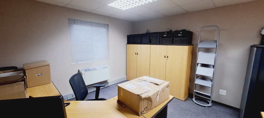 To Let commercial Property for Rent in Rosenpark Western Cape